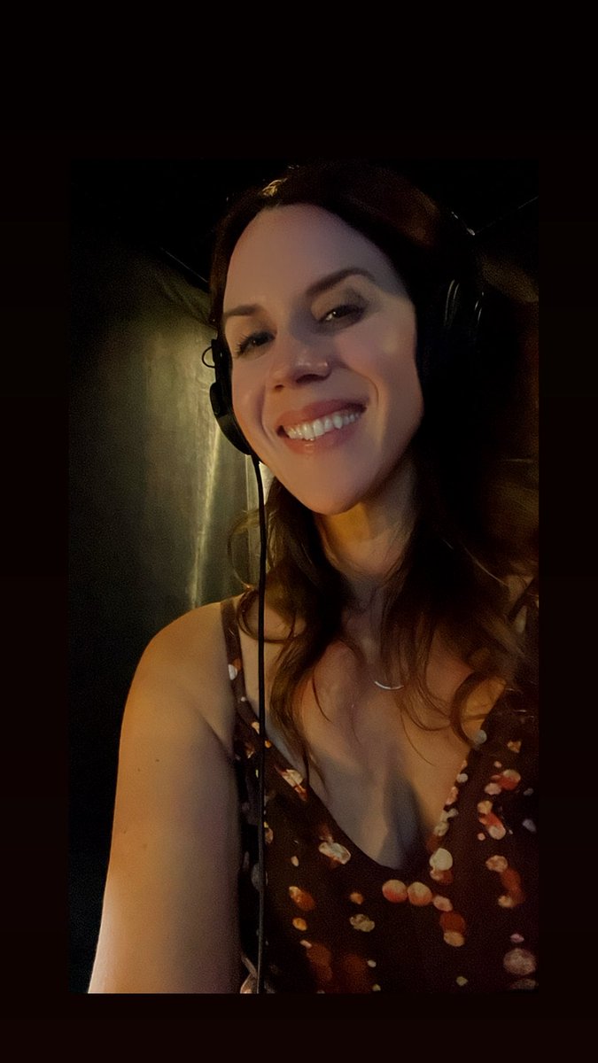 Barakamay's tweet photo. #Destiny players, I’m thrilled to share that I’m playing the ultimate bestie of besties, Zev, &amp; I’ll be guiding you through all the things in the new #DestinyRising game.

I also play a hive-creature villain, a curmudgeon ghost, a dying mother, &amp; a few other characters. Out 8/28! https://t.co/HQUOynh53l