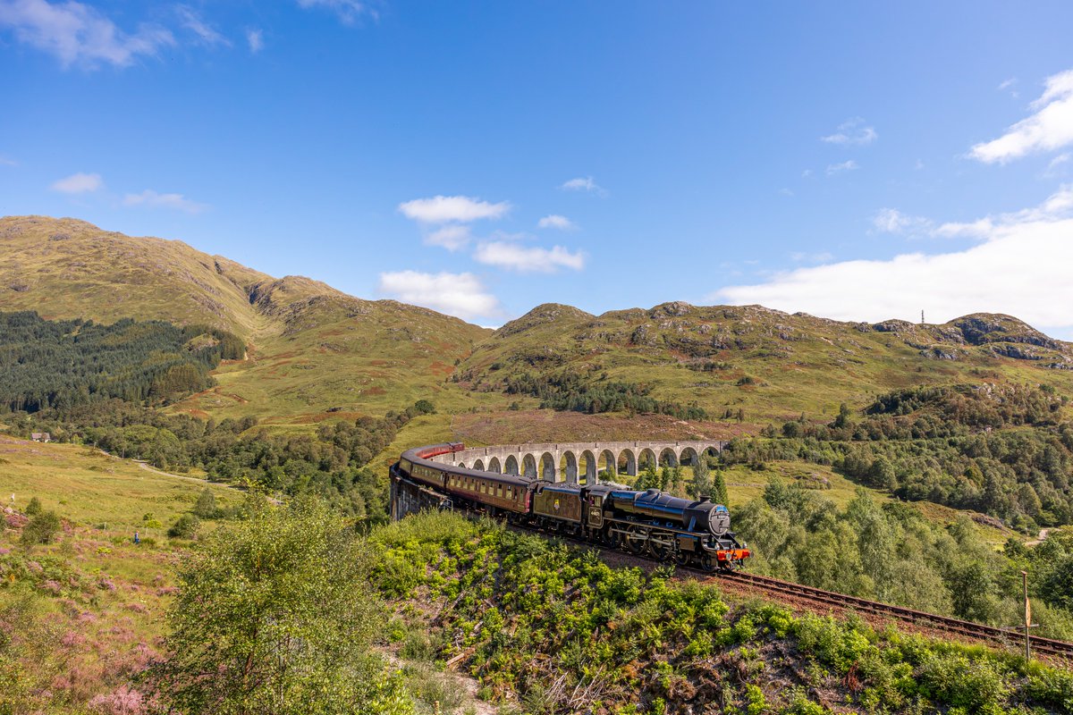 Pour changer du TGV, un peu de vapeur en Ecosse avec le "Jacobite" !

Si ça vous intéresse : youtu.be/ehdzO-fye8E?si…