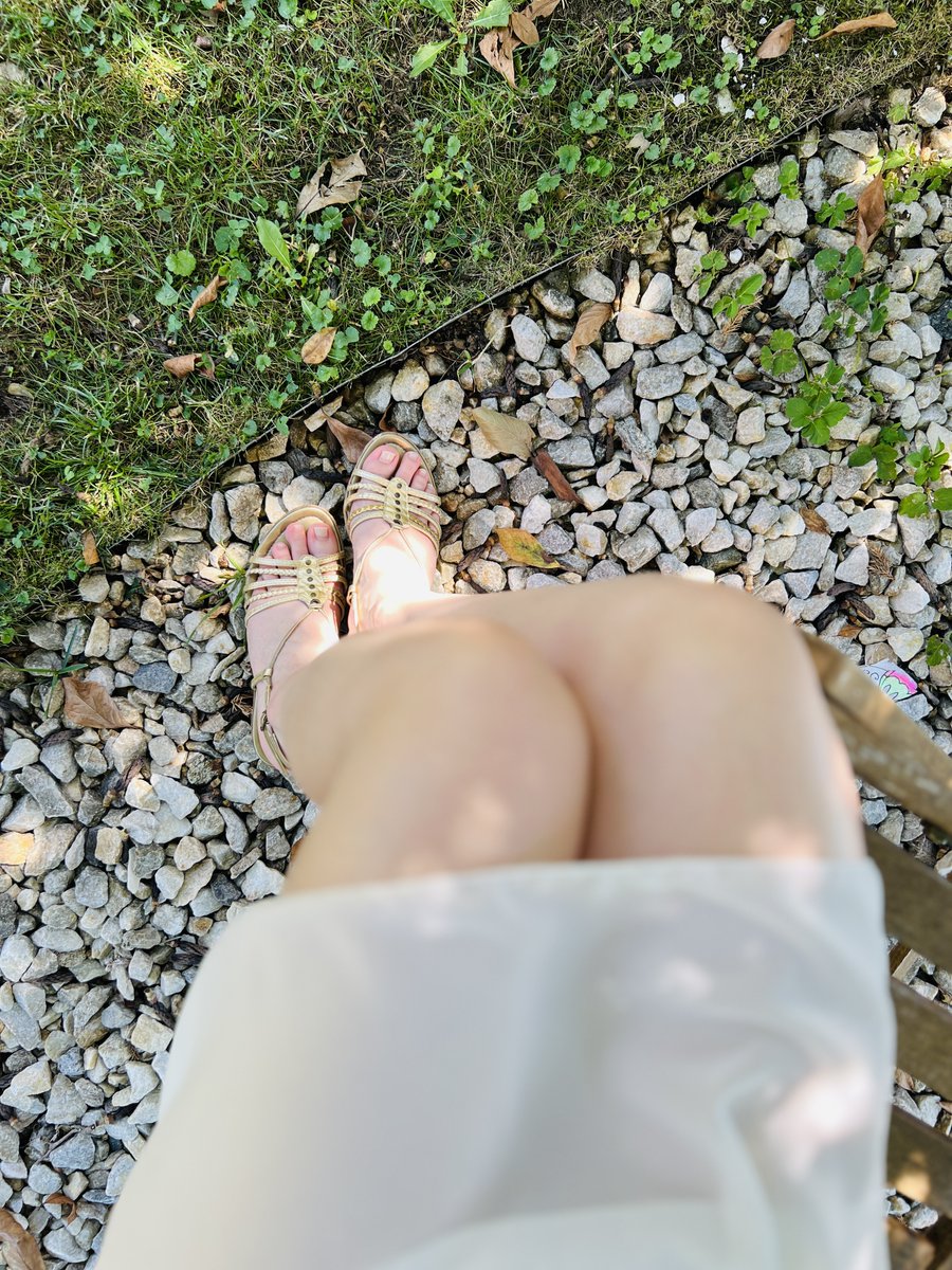 GildedStep's tweet photo. Barfuß und frech – allein deine Fantasie macht den Rest 😈
#füße #zehen #fußfetisch #soles #fußgöttin #onlyfansdeutsch #fetischqueen #fußliebe #zehenfetisch #fußmodell #fußgirls #fußfans #fußworship #sexyfüße #fußbilder #fußgöttin2025 #pedikürfetisch #heißezehen #fußfotografie https://t.co/1AivQ2wAgz