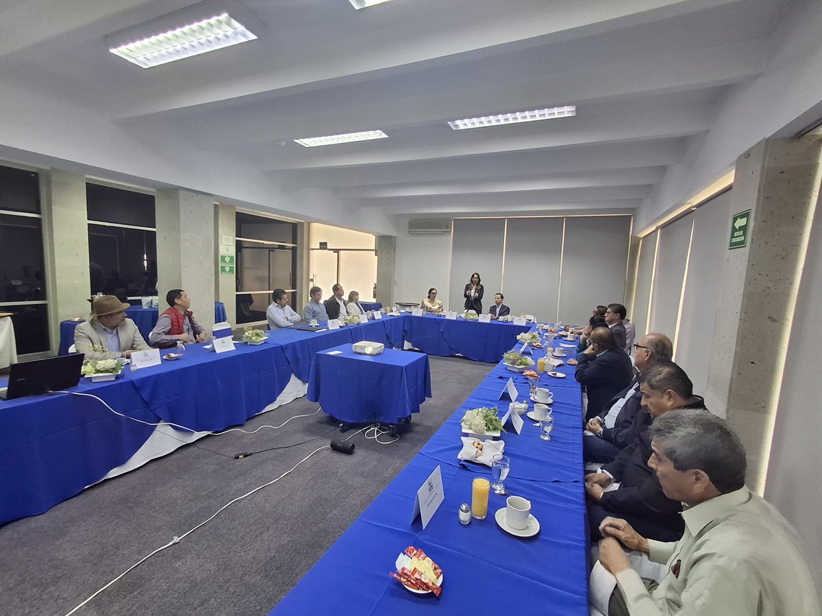 CETEC_AC's tweet photo. En sesión de trabajo con la STPS-Aguascalientes para conocer el Programa VELAVO y algunos lineamientos de la Ley Silla.
Seguimos trabajando por el bien de nuestro sector y nuestros colaborador@s https://t.co/uAlb2UhNRl