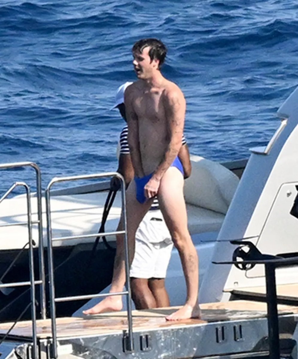 favspopculture's tweet image. Cruz Beckham on on yacht in italy