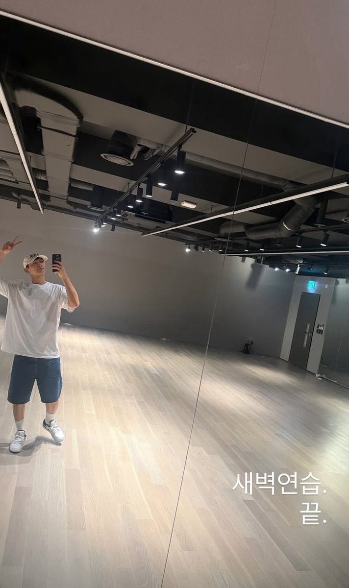 250821 #MINHO instagram update

Early morning practice.
Done.

#민호 #최민호 #ミンホ #崔珉豪 #shinee