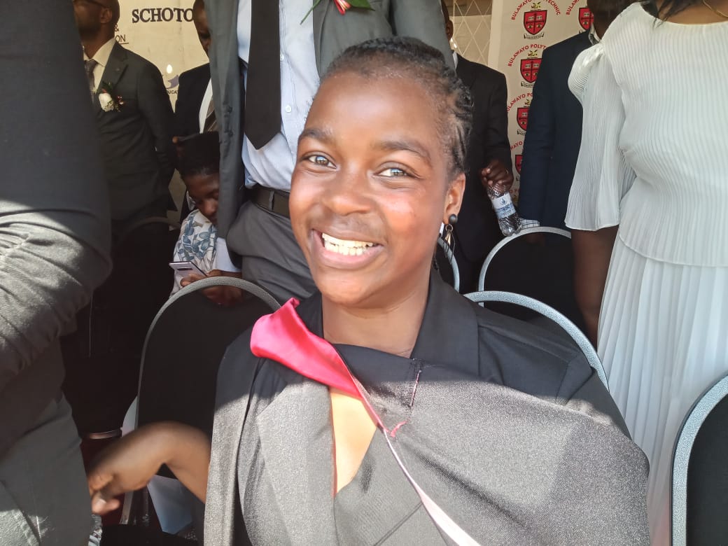 Samwacho's tweet photo. 23 students with disabilities graduated this year, showcasing the college's commitment to inclusivity. Hon. Charuka’s support highlights the importance of assisting all students. Let's continue to invest in education for everyone.
#InclusiveEducation
#BulawayoPolytechnic https://t.co/H9cAkBNc58
