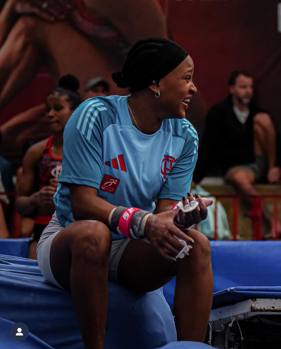lfcxrosa's tweet photo. #impacting rebeca finally training at flamengo 😭 (cornrows rebeca are back) https://t.co/e4osQWPjCf