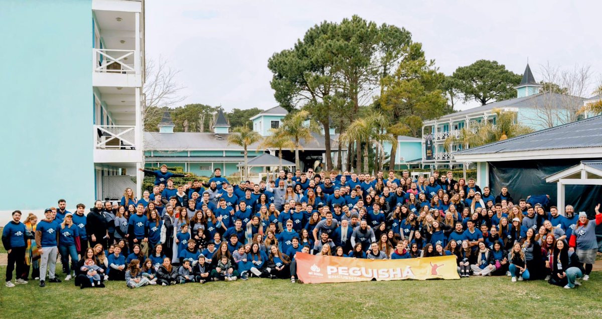 "¡Me encanta ser judío!" 

(That's "I love being Jewish" in Spanish)

250 proud Jews gathered in South America for their regional Pegisha. 

That's a whole lot of Jewish pride 💪. <a href="/zalmilevy/">Zalmi Levy</a>