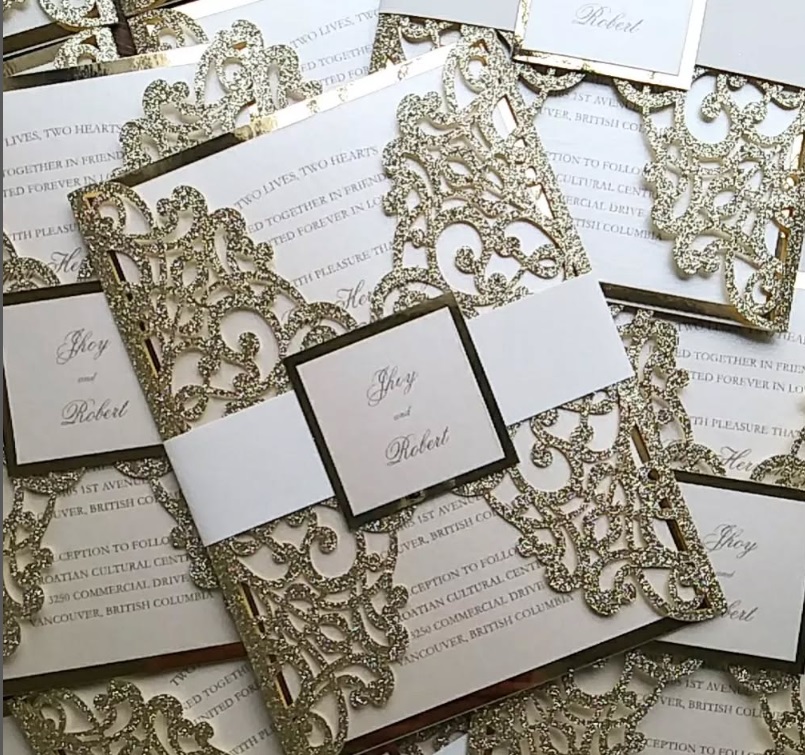 AstroPaper's tweet image. Extraordinary paper makes extraordinary creations. This stunning invite by @paperpoet.ca shows how the right paper choice transforms a design into something unforgettable.
#AstroPaper #PaperMatters #Invitations #PrintDesign #PaperLove #Envelopes #LuxuryInvites #PaperCrafted