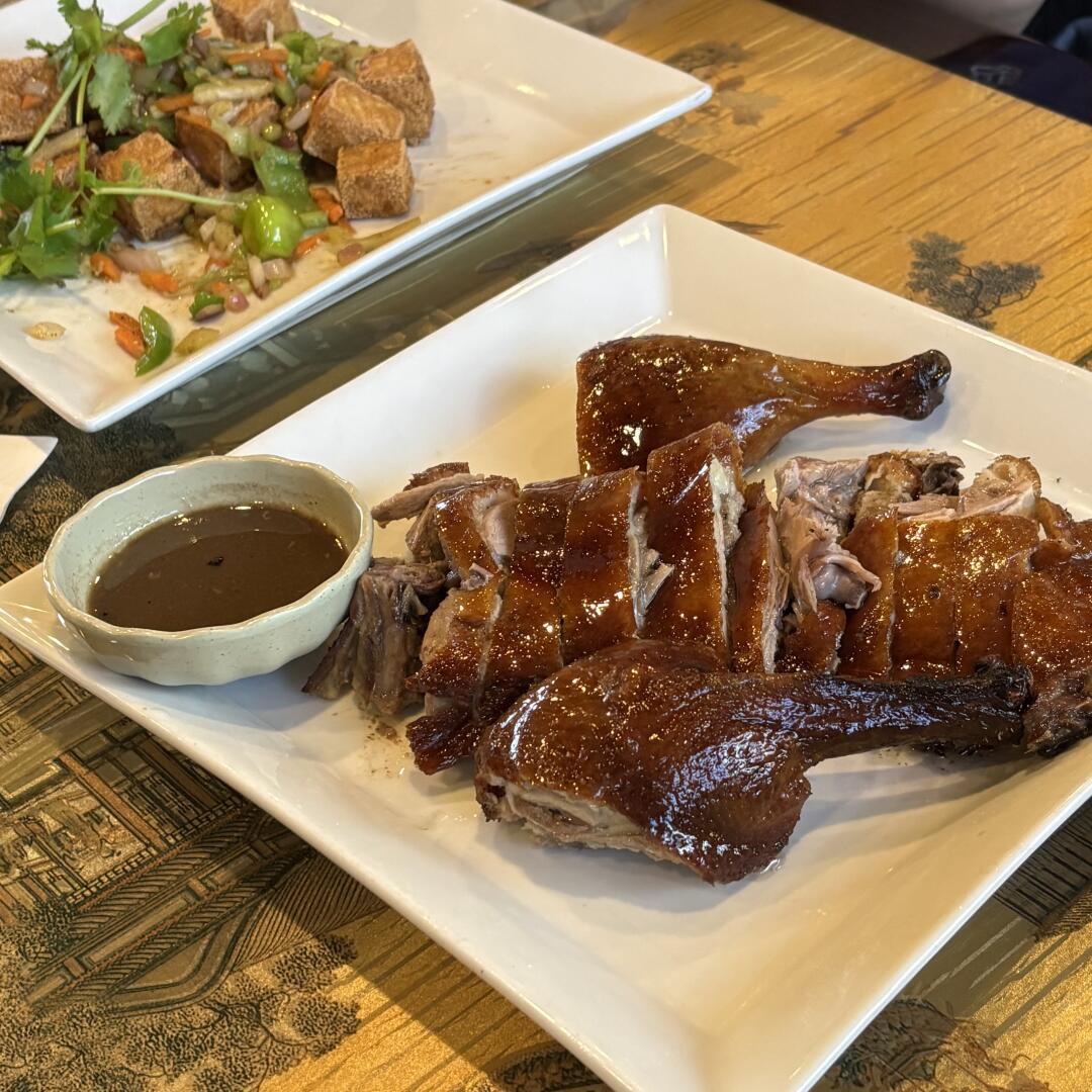 1Lovesports's tweet photo. The best Cantonese food in North Carolina! This is an authentic Cantonese restaurant specializing in roast meats 🌟🌟🌟🌟🌟 (five stars). The fat and lean parts are just right, and the flavor is especially rich. Every bite will burst with juice. https://t.co/W5Hp3368kh