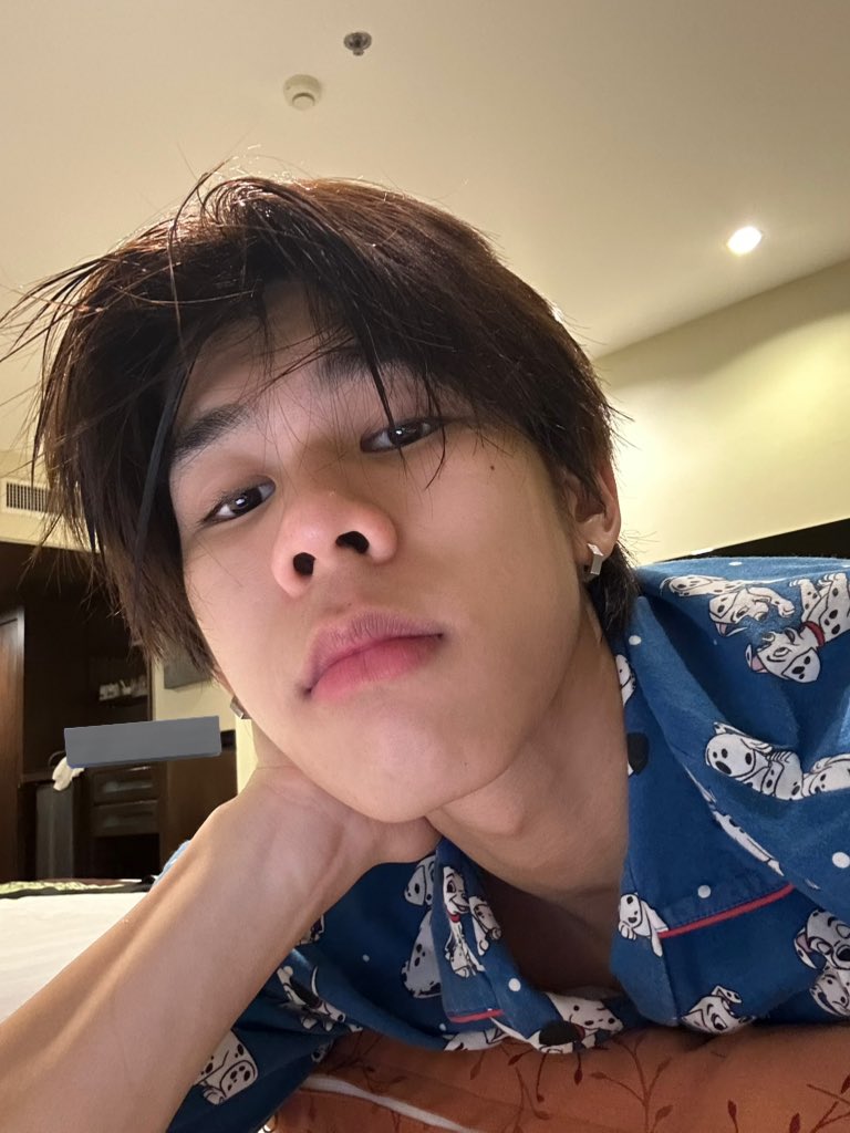 TuiChayatorn's tweet photo. ✨🎇

 #GMMTVOuting2025 https://t.co/4DYIJS0b2M