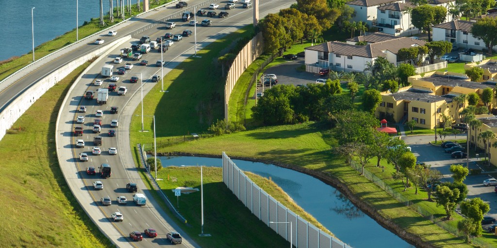 An estimated 120 million adults in the U.S. are living with hypertension. New NIH-supported research shows that using HEPA air purifiers at home could help reduce blood pressure levels for people living near major highways. Learn more: jacc.org/doi/10.1016/j.…