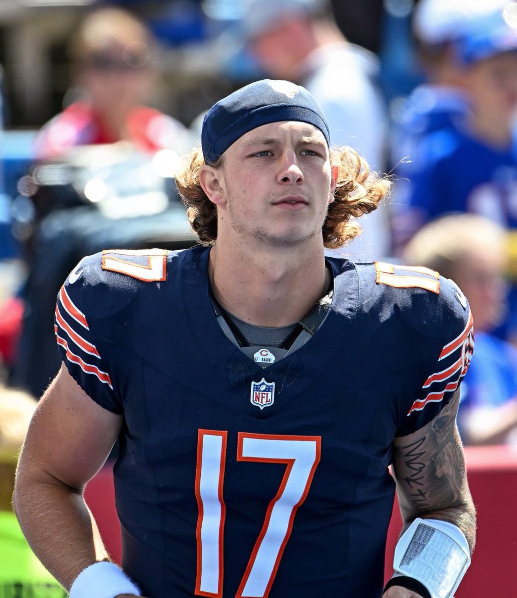 CalebGoatQB1's tweet image. You’re starting a franchise and need to sign a QB:

Tyson Bagent: $5M/year
Jordan Love: $55M/year