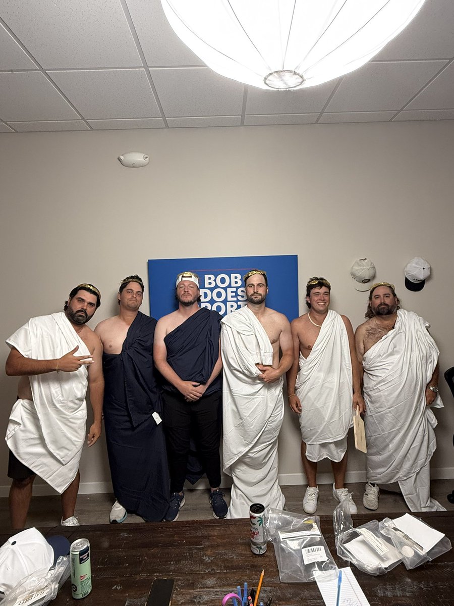 RobbyBerger's tweet photo. We’ve lost the locker room https://t.co/iaz05EiopM