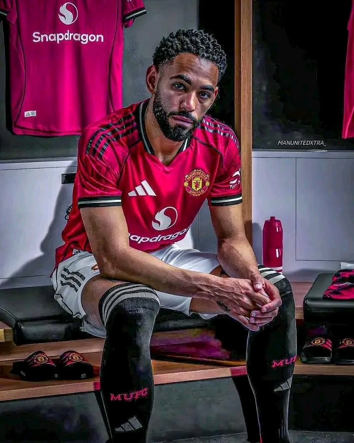 🚨✅ 𝗕𝗥𝗘𝗔𝗞𝗜𝗡𝗚: Matheus Cunha has had ONE red card in his career, the same amount as Michael Owen... 🤣 #MUFC