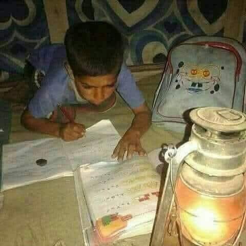 الله على يوم مبطي كان يبكيني 
إليا ذكرته عليه الدمــع هليته