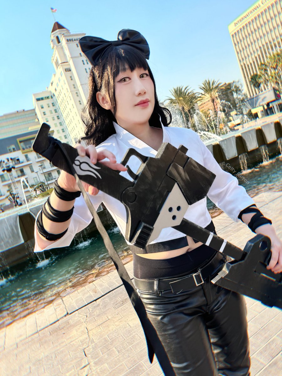 Happy Wednesday! Getting closer to the weekend. 😮‍💨

I wonder what other cool characters I should cosplay?

📸 <a href="/ItsAndrewXP/">ItsAndrewXP</a> 

#rwby #blakebelladonna #cosplay