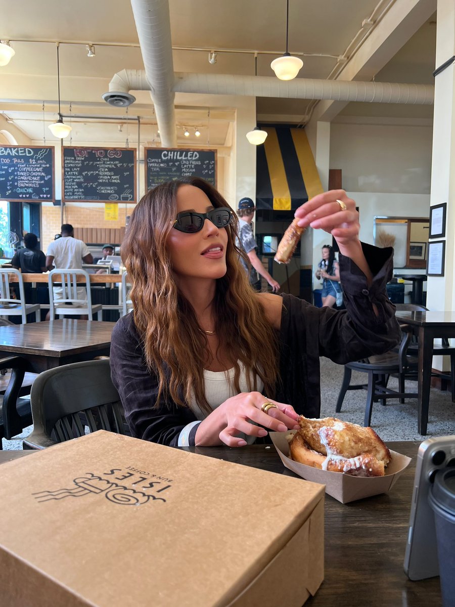 a 10/10 cinnamon roll to start my day at Isles Buns &amp; Coffee in uptown Minneapolis. 🤌