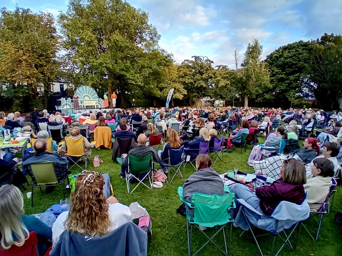 A full house in Shaftesbury Park for Pride and Prejudice #Carrickfergus <a href="/mea_bc/">Mid and East Antrim Borough Council</a> <a href="/IllyriaTheatre/">Illyria</a>