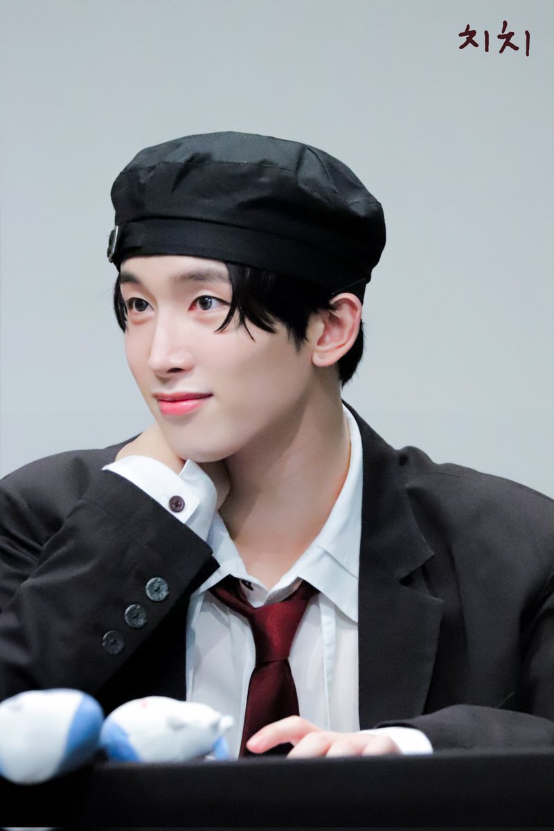 250727 윤동연

동연이가 파워 볼 때
롱초롱초해애•ू(ᵒ̴̶̷ωᵒ̴̶̷*•ू) ​ )੭ु⁾

#POW #POW_GRID #파우 #동연 #윤동연 #パウ　#ドンヨン