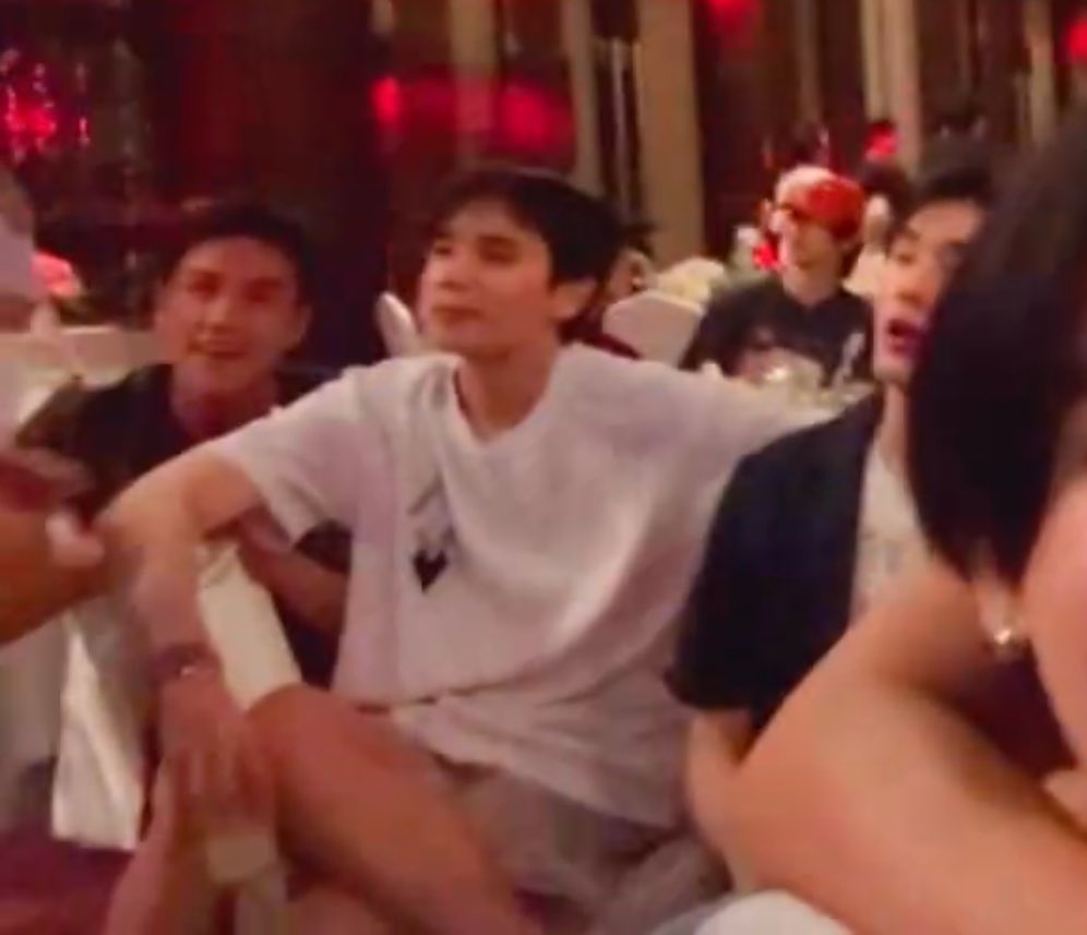 pploy_nari's tweet image. ดิจิตอลฟรุตปริ้น ตำนานงาน gmmtv outing หมอจิม555555555555555555555555555555555555555555 ถ้าตอนเช้าหมอตื่นมาหมอจะตกใจรูปมั้ย555555555555555 @jimmyyjp_ 

JIMMYSEA OUTING2025

#GMMTVOuting2025
#jimmyyjp #จิมมี่ซี