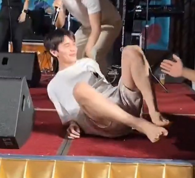 pploy_nari's tweet image. ดิจิตอลฟรุตปริ้น ตำนานงาน gmmtv outing หมอจิม555555555555555555555555555555555555555555 ถ้าตอนเช้าหมอตื่นมาหมอจะตกใจรูปมั้ย555555555555555 @jimmyyjp_ 

JIMMYSEA OUTING2025

#GMMTVOuting2025
#jimmyyjp #จิมมี่ซี