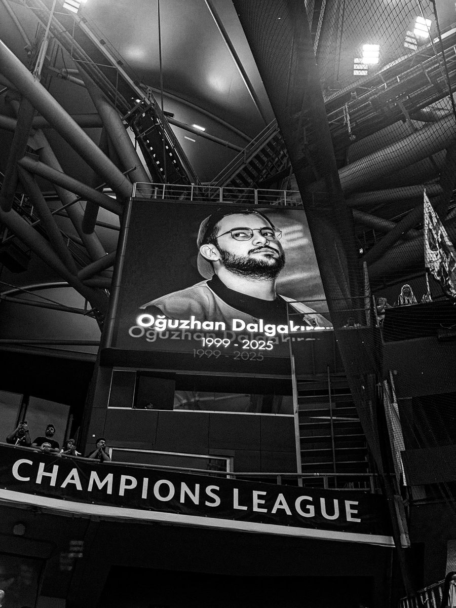ataozddemir's tweet photo. 🖤 https://t.co/KrZ32DRMM2