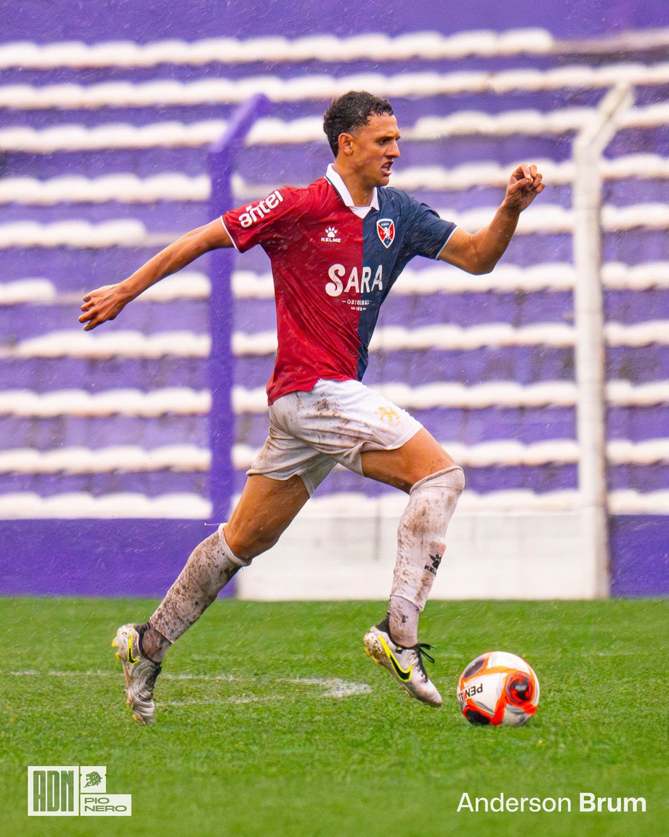 albion_uy's tweet photo. 𝗟𝗼𝘀 𝗽𝗶𝗯𝗲𝘀 𝗱𝗲𝗹 𝗖𝗹𝘂𝗯 🏡 

Asistencia de Ander, atajadas importantes de Seba y buenos minutos de Román y Pablo. 

𝗖𝗿𝗲𝗰𝗲 𝗔𝗹𝗯𝗶𝗼𝗻, 𝗰𝗿𝗲𝗰𝗲𝗻 𝗻𝘂𝗲𝘀𝘁𝗿𝗼𝘀 𝗳𝘂𝘁𝗯𝗼𝗹𝗶𝘀𝘁𝗮𝘀 ⚽️ 

🔴🔵 
#ClubFormador #AlbionFC https://t.co/WqxGVPirQ5
