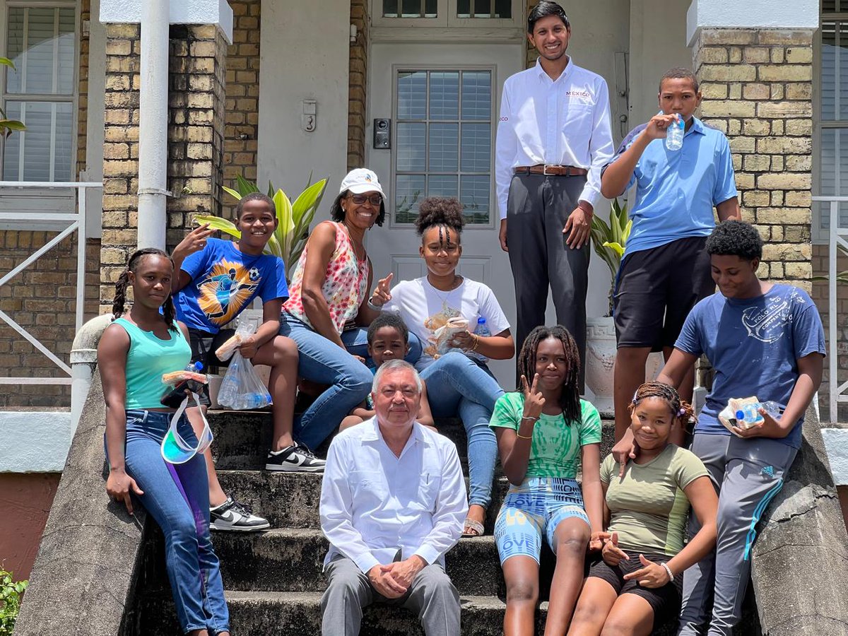 Today we welcomed children from the Riviere-Mitan Community Center for a tour of the Embassy. 

They learned about what we do, the friendship between Mexico 🇲🇽 and Saint Lucia 🇱🇨, and discovered more about Mexico’s culture and traditions. 

Thank you for visiting us! 🌎🤝