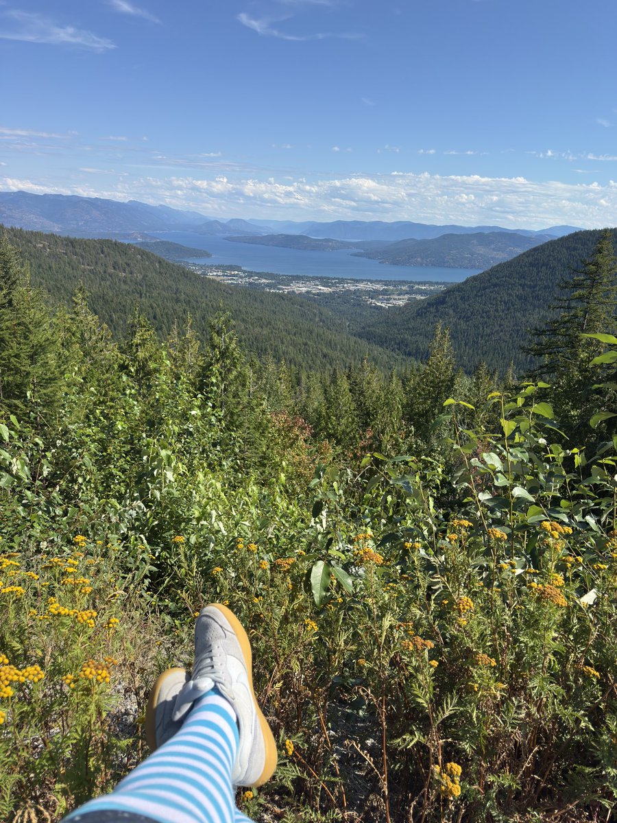 Welcome to my hometown!🏔️
What’s the first thing you wanna do? :3