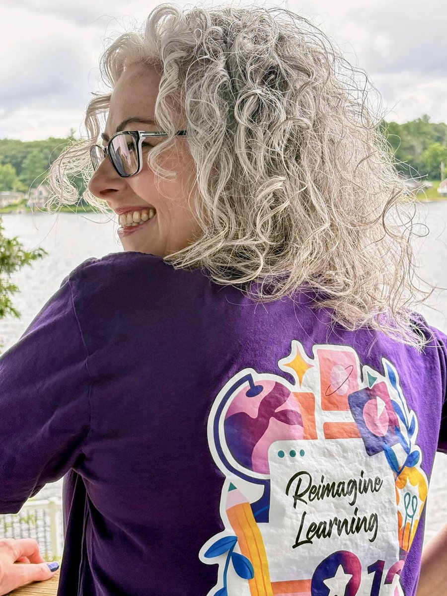 LemanskyRachel's tweet image. Can I do #TechTshirtTuesday on a Wednesday? 😂
Leading a PD for @canva today, so I am rocking my shirt!
#Canvassador #CanvaLove