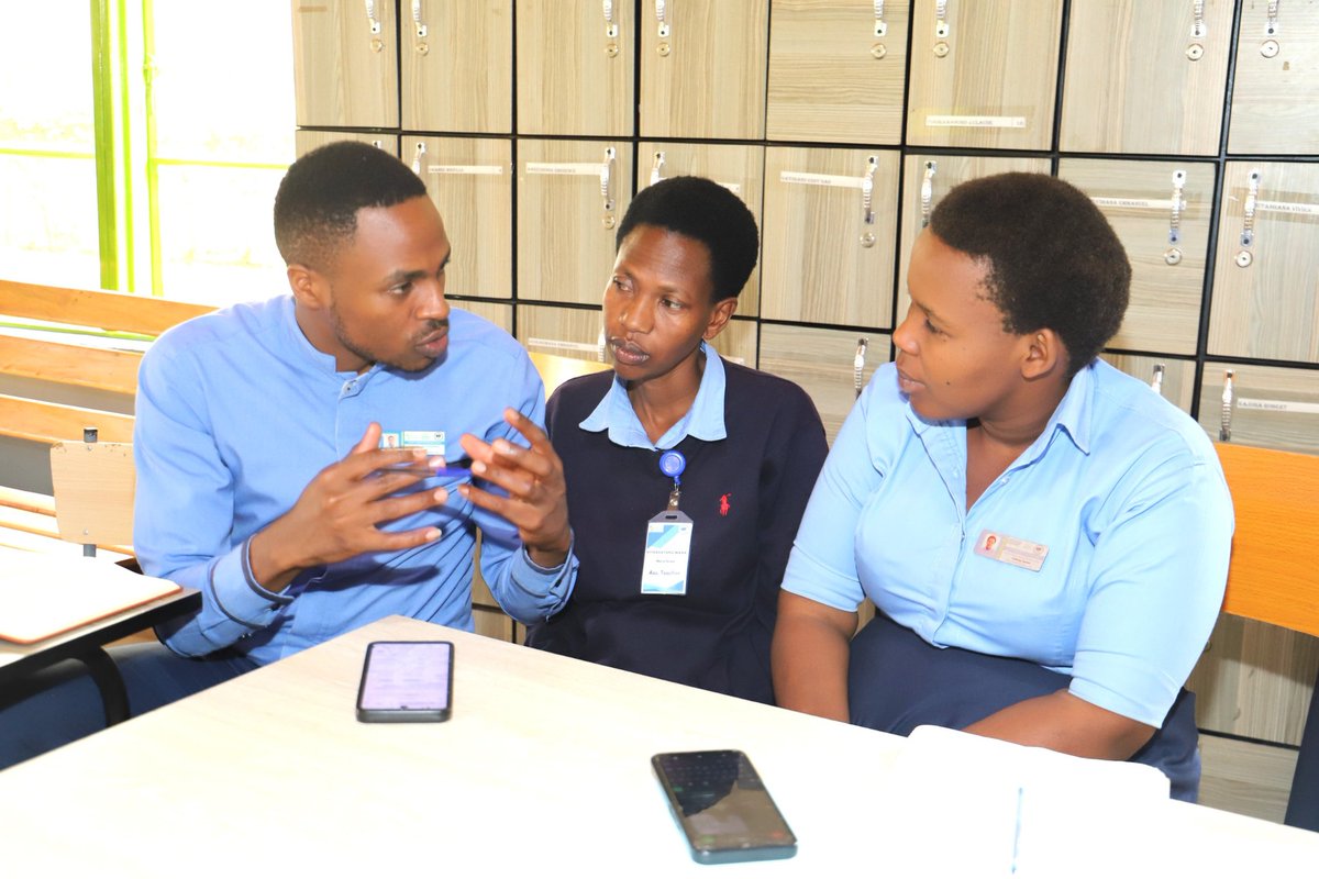 RCCS_GSF's tweet image. Today at RCCS, we kicked off a 2-day training on Project Based Learning (PBL) for our teaching staff!
This training empowers our educators with innovative strategies to make learning more engaging, practical, and student-centered. 
#RCCS #PBL #InnovativeLearning