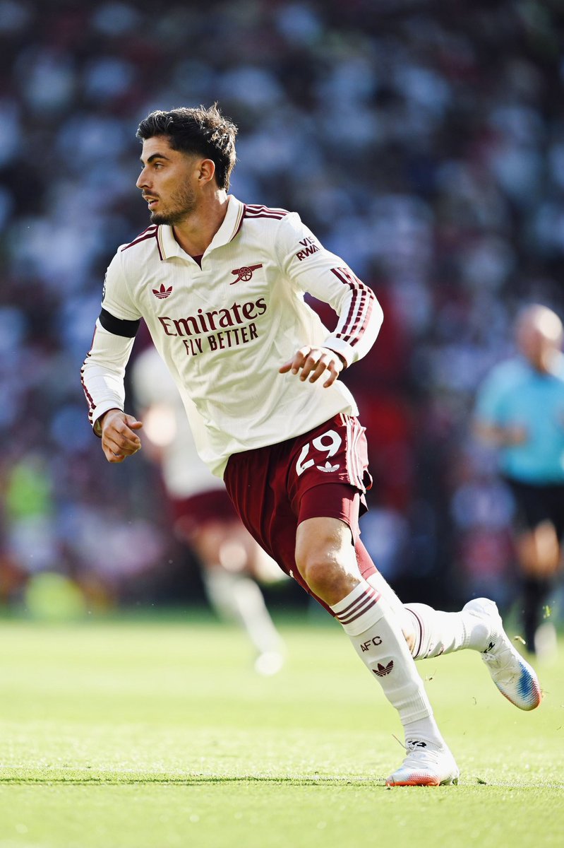 He just moved to number 4 on my favorite Arsenal player's list

Don't ask me why.....😉