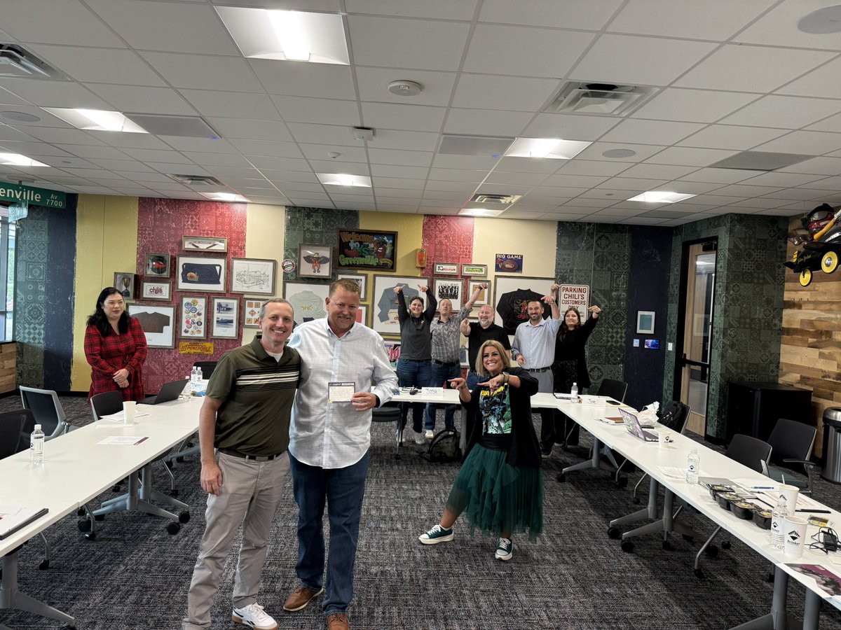 twchilihead's tweet photo. Much deserved Recognition for the Newly Promoted VPO John 🎉🎉 *Previously Known as our DO Sponsor* #ChilisLead #ChilisLove https://t.co/vVW5fW888Z