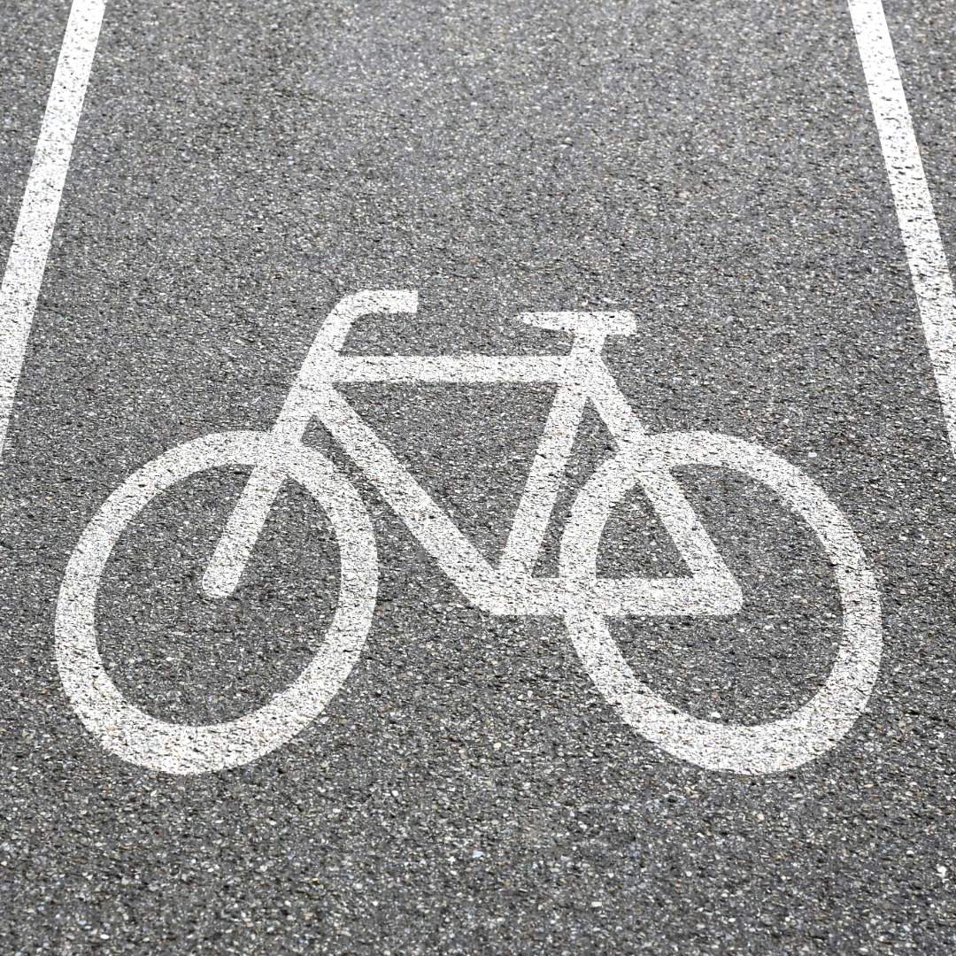 cityoffairfield's tweet photo. New bike lanes &amp; traffic calming coming to downtown #Fairfield this fall!
-Class II bike lanes w/ green markings
-Updated signage
- Channelizers to reduce speeding
Funded by a $249.6K safety grant.
Let’s ride safer! 💚 #BikeFairfield #TrafficSafety https://t.co/rDrUAYOL3d