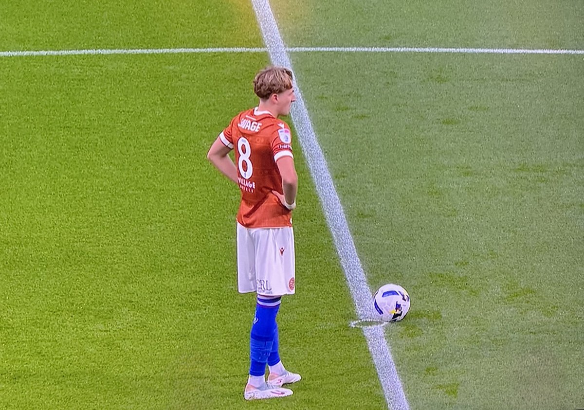 readingfclens's tweet photo. The blue socks with red shirt and white shorts is definitely not a vibe… #readingfc https://t.co/CdA9SOd0e1