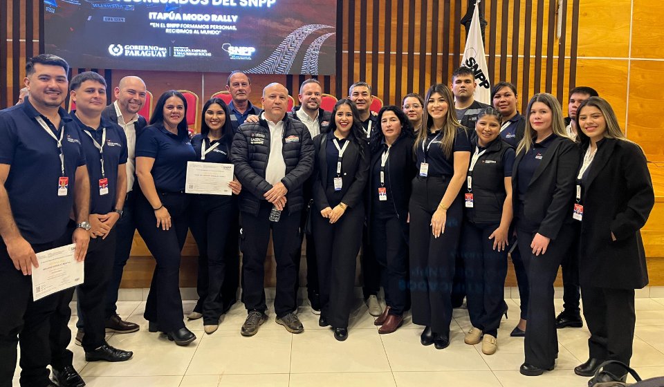 Migraciones Paraguay (@migracionespy) on Twitter photo Funcionarios de la DNM de Itapúa culminaron con éxito el curso de inglés básico del proyecto “Itapúa Modo Rally”, impulsado por el <a href="/MTESS_PY/">Ministerio de Trabajo, Empleo y Seguridad Social</a> y <a href="/SNPP_Paraguay/">SNPP - Paraguay</a>, para mejorar la atención a visitantes internacionales.
🔗Leé más: cutt.ly/arJdZY0S Funcionarios de la DNM de Itapúa culminaron con éxito el curso de inglés básico del proyecto “Itapúa Modo Rally”, impulsado por el <a href="/MTESS_PY/">Ministerio de Trabajo, Empleo y Seguridad Social</a> y <a href="/SNPP_Paraguay/">SNPP - Paraguay</a>, para mejorar la atención a visitantes internacionales.
🔗Leé más: cutt.ly/arJdZY0S