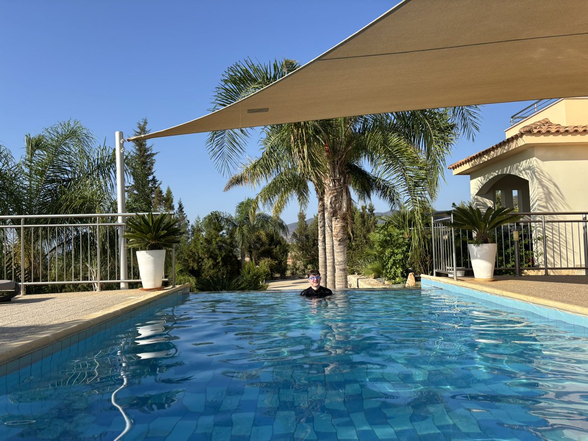 RitaWallace_'s tweet photo. #cyprus2025 #summerholidays #sunset #pool #palmtrees #freedomvilla #argaka #beautiful #makingmemories #travelphotography https://t.co/ljpCDmDHoc