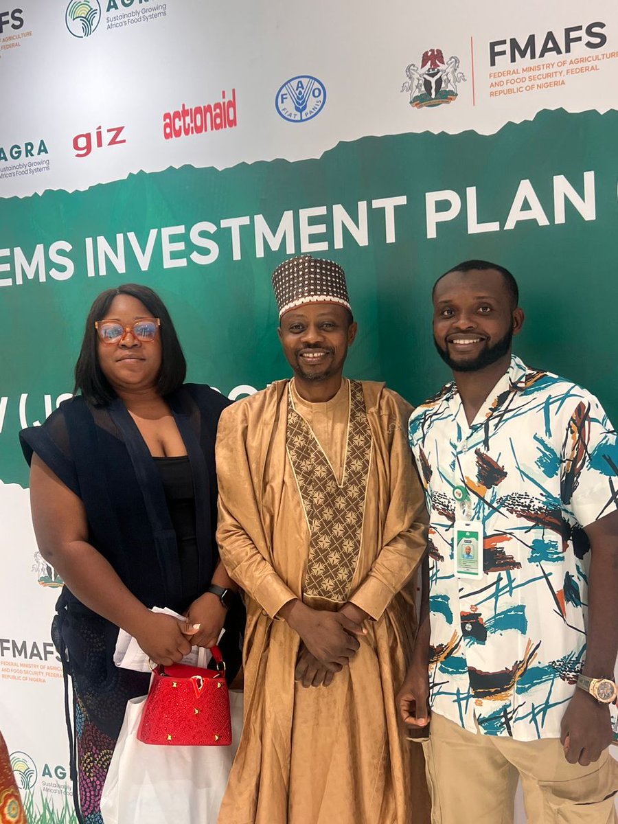 yofinng's tweet photo. R-L;
Abdulbasit solihu; National coordinator #YoFiN, Dr Afeez Abolore; commissioner of agriculture #Kwara state; Jessica, member steering committee YoFiN 
Today at the last day of the validation of National Agrifood system investment plan.
#farmerlife
#YouthInAgriculture https://t.co/76hPUraqKC