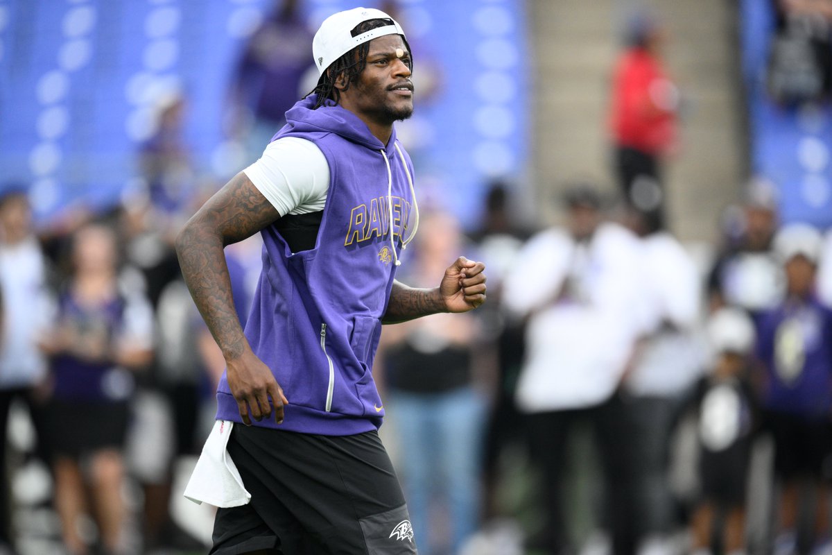 brgridiron's tweet photo. When Lamar Jackson left practice he appeared to be flexing his wrist 

But a Ravens spokesman said Jackson got his foot stepped on and he’s fine, per @AdamSchefter &amp; @jamisonhensley https://t.co/g8t58NDPMD