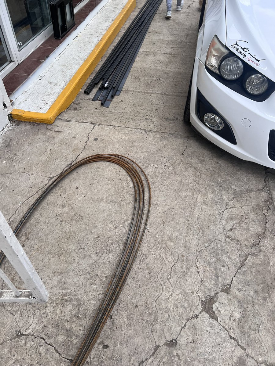 Oye <a href="/AytoXalapa/">Ayuntamiento de Xalapa</a> por aquí como caminamos? Y más adelante los baños de la obra. Calle Lázaro cardenas, hacia el paraje el haya.