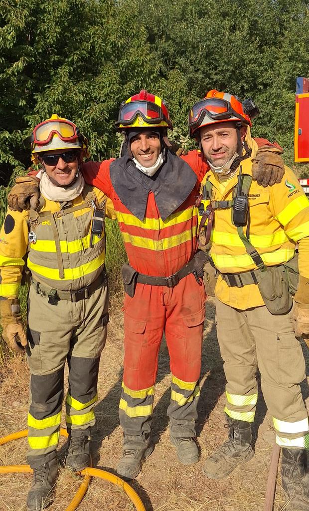 Tres dispositivos distintos luchando por una misma causa
<a href="/BRIF_PINO/">BRIF PINOFRANQUEADO</a> <a href="/PLANINFOEX/">INFOEX</a>  y <a href="/UMEgob/">UME</a> 
#IFJarilla