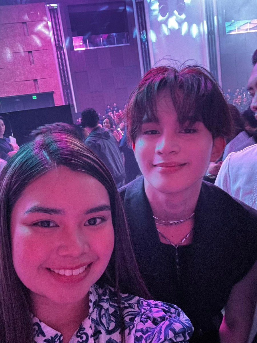 perks of being a voice over artist/host at watsons event

#HORI7ON #호라이즌 #withHORI7ON 
<a href="/HORI7ONofficial/">HORI7ONofficial</a> <a href="/HORI7ON_twt/">HORI7ON member</a>