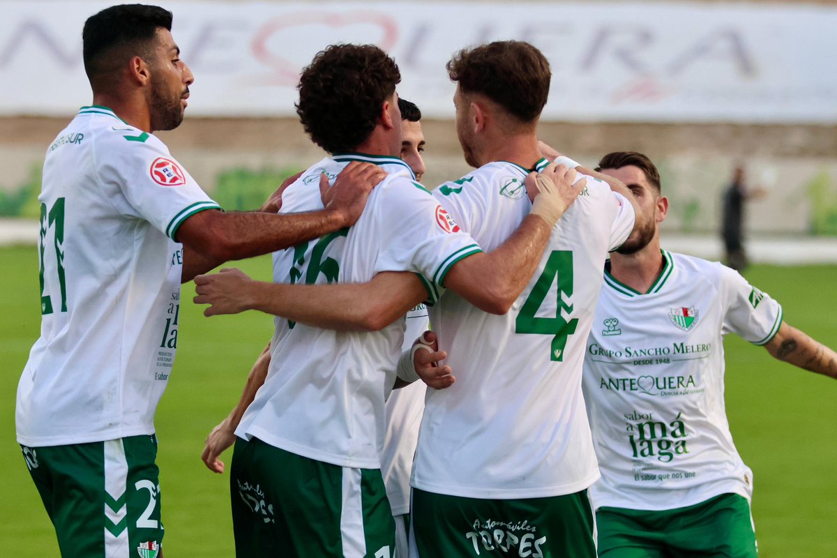 🔝  𝘽𝙖𝙧𝙗𝙪 se estrena con la blanquiverde en el #AntequeraXerez.