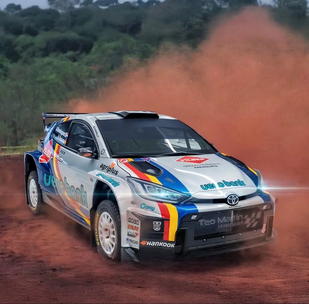 tindelcristhian's tweet photo. Si el campeón del mundo quiere apelar a la nostalgia, avísenle que consiguió su cometido. Así luce el Toyota GR Yaris Rally2 de Diego Domínguez Bejarano 🇵🇾 y Rogelio Peñate para el ueno Rally del Paraguay 🇵🇾 https://t.co/cIsIlOIScC