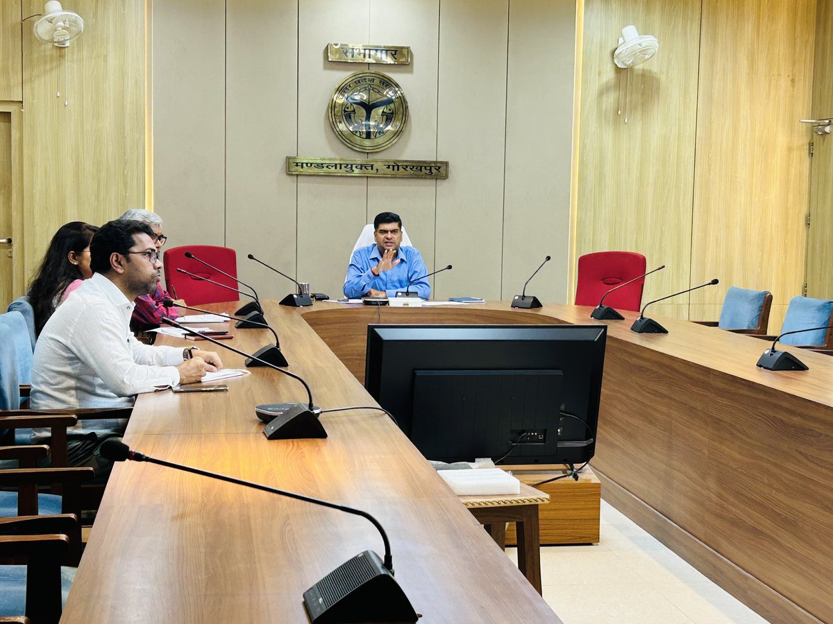 Commissioner Gorakhpur Division Gorakhpur (@commissionergkp) on Twitter photo मण्डलायुक्त अनिल ढींगरा ने आयुक्त सभागार में वीडियो कॉन्फ्रेंसिंग के माध्यम से जनपद गोरखपुर में निर्माणाधीन सड़कों से संबंधित करायी जा रही रजिस्ट्री की समीक्षा किया, दिया निर्देश।<a href="/CMOfficeUP/">CM Office, GoUP</a> <a href="/ChiefSecyUP/">S.P. Goyal, Chief Secretary, GoUP</a> <a href="/UPGovt/">Government of UP</a> मण्डलायुक्त अनिल ढींगरा ने आयुक्त सभागार में वीडियो कॉन्फ्रेंसिंग के माध्यम से जनपद गोरखपुर में निर्माणाधीन सड़कों से संबंधित करायी जा रही रजिस्ट्री की समीक्षा किया, दिया निर्देश।<a href="/CMOfficeUP/">CM Office, GoUP</a> <a href="/ChiefSecyUP/">S.P. Goyal, Chief Secretary, GoUP</a> <a href="/UPGovt/">Government of UP</a>
