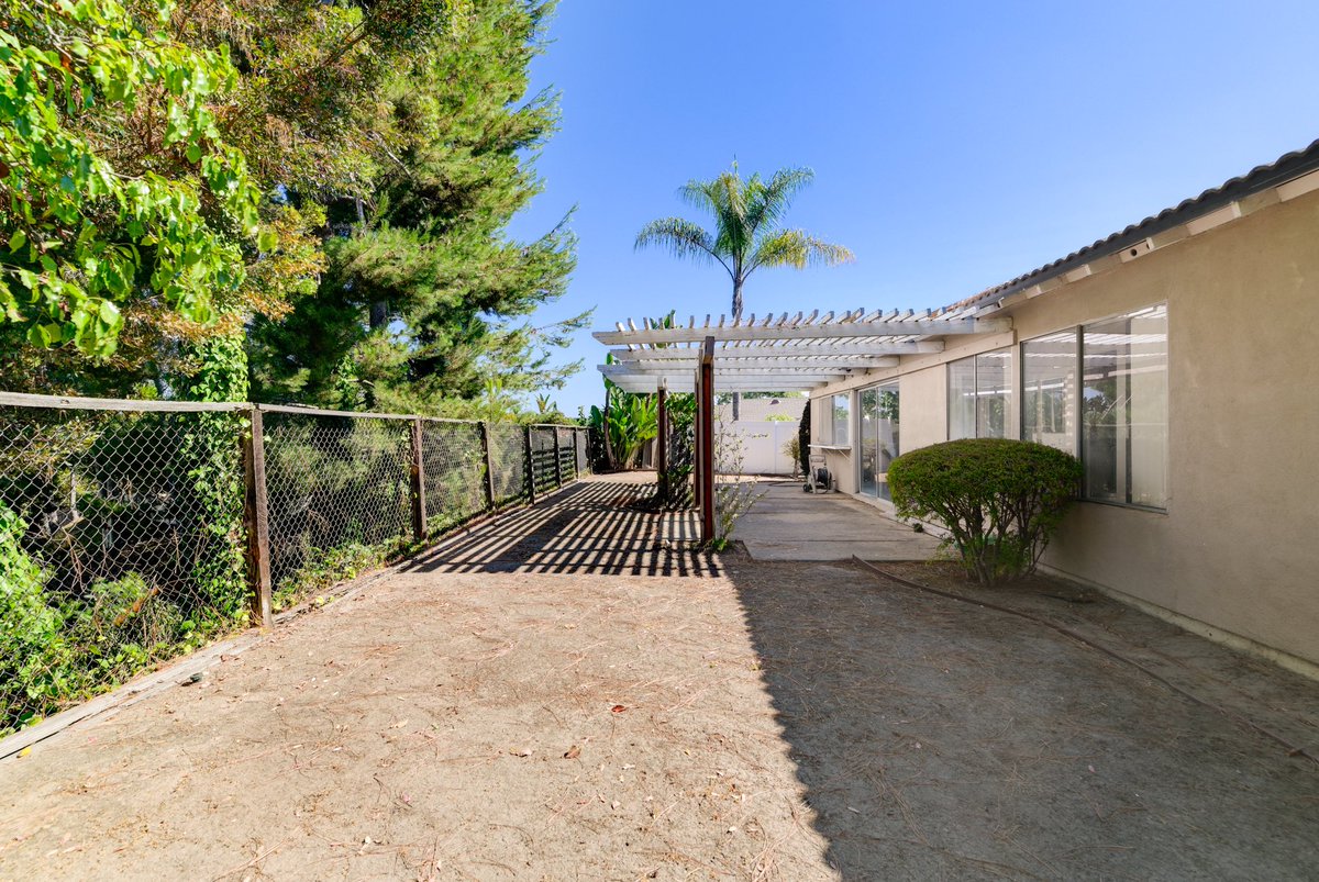 TDiamondRealtor's tweet photo. 🚨 Just Listed in Rancho Peñasquitos 🚨

I’m excited to share my newest listing in San Diego! This single-story home in the sought-after Rolling Hills neighborhood is priced at $1,050,000—and my seller is open to offers under list price for a quick close.

✨ Highlights:

4B/2B https://t.co/Y3IDuRxXhp