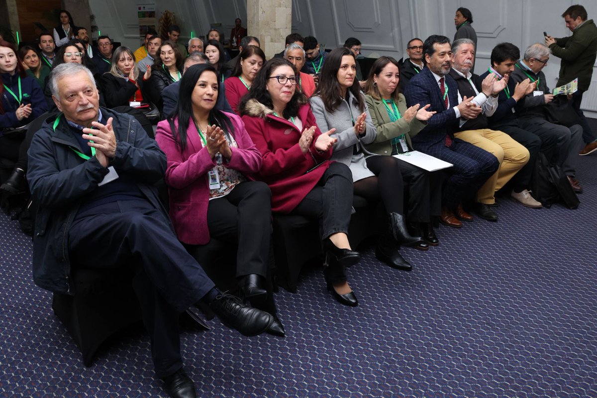 INFOR_Minagri's tweet photo. 🌱🔥 El Biobío región forestal se consolida como líder en bioenergía 🌍
Con la participación de especialistas de España y Chile, se realizó en Concepción el seminario internacional “Biomasa Forestal, Energía y Biocombustibles: Oportunidades y Desafíos”, ➡️ https://t.co/xJJyrq811I