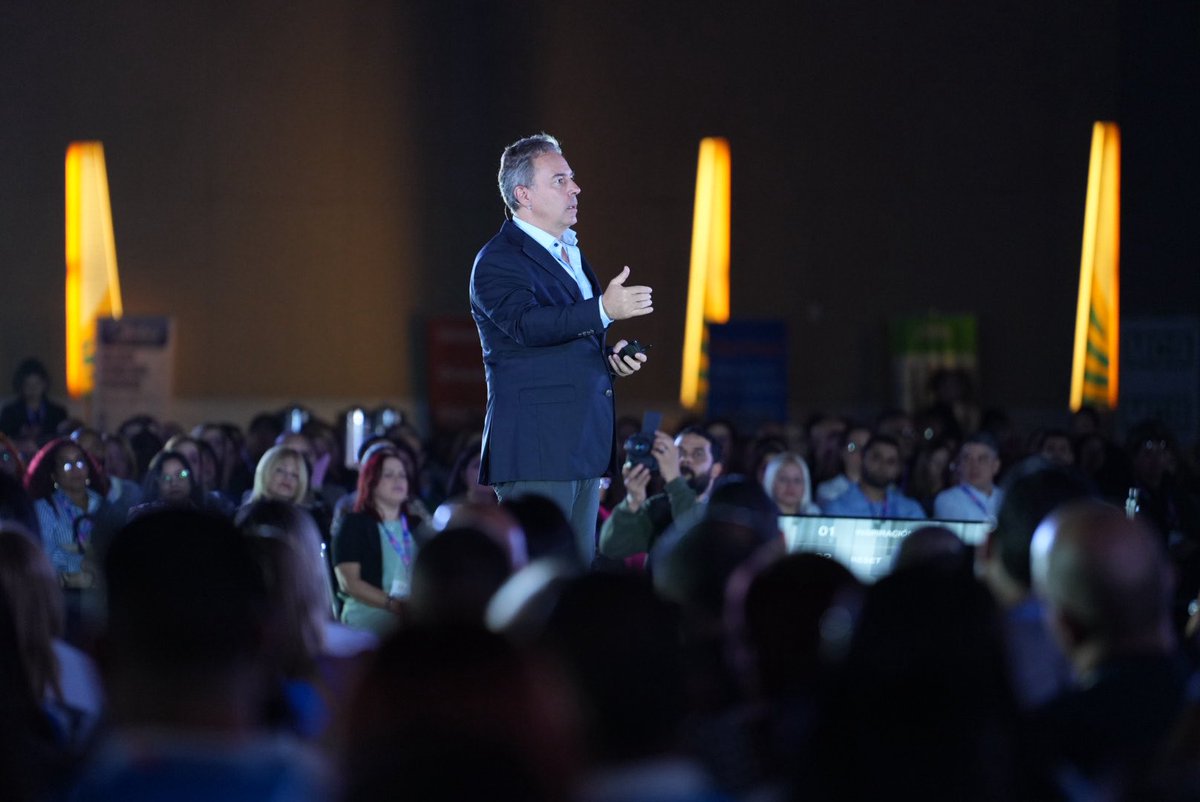 acdet_pr's tweet photo. Dimas Gimeno, ex CEO de El Corte Inglés en Madrid, en su conferencia magistral: Retail Reset en la jornada 2025 de Retail Out of the Box 📦.  

#retail #comercio https://t.co/GJtrF1LrYx