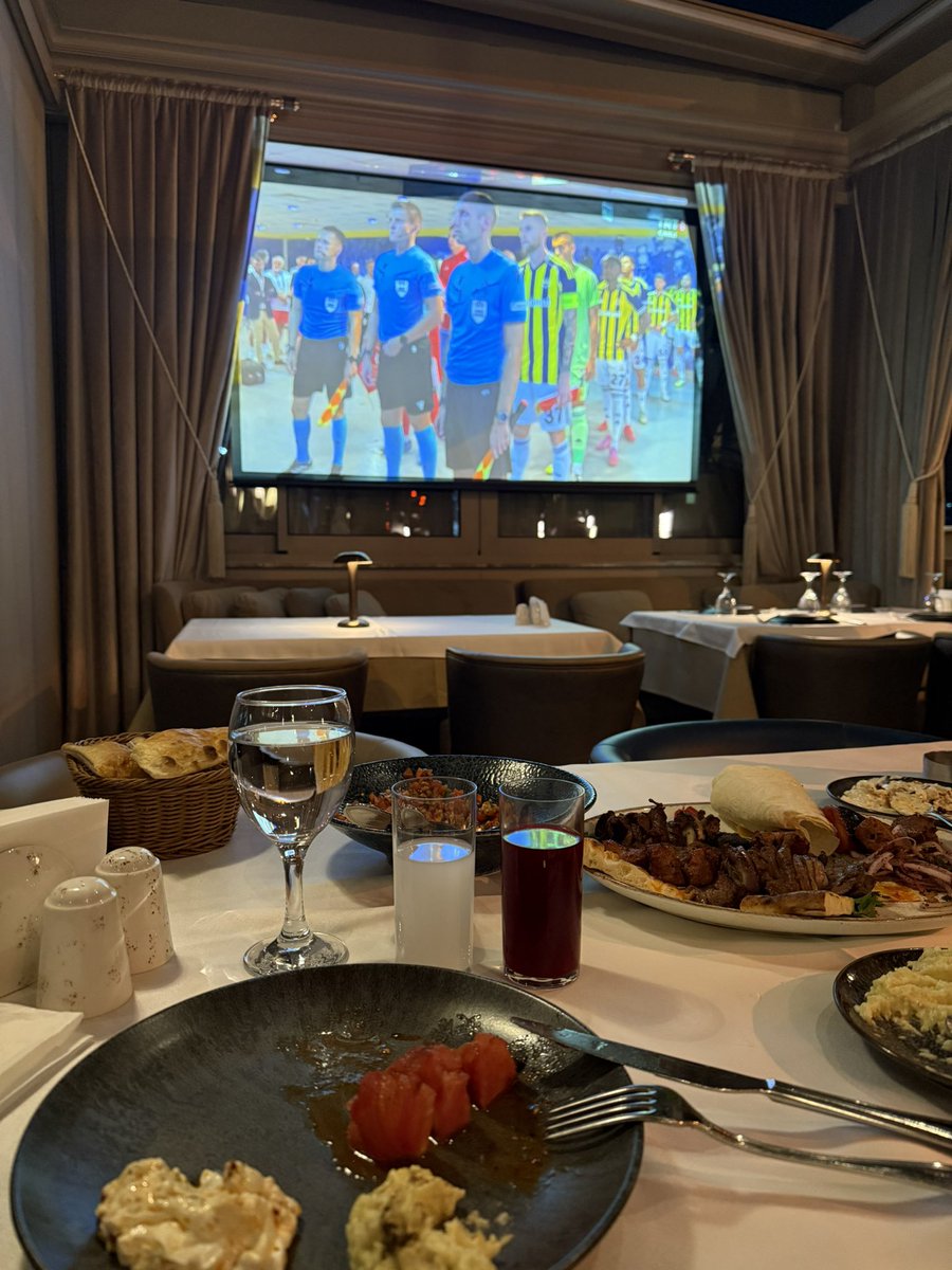 Başarılar Fener Bahçe 💛💙
 #FBvSLB