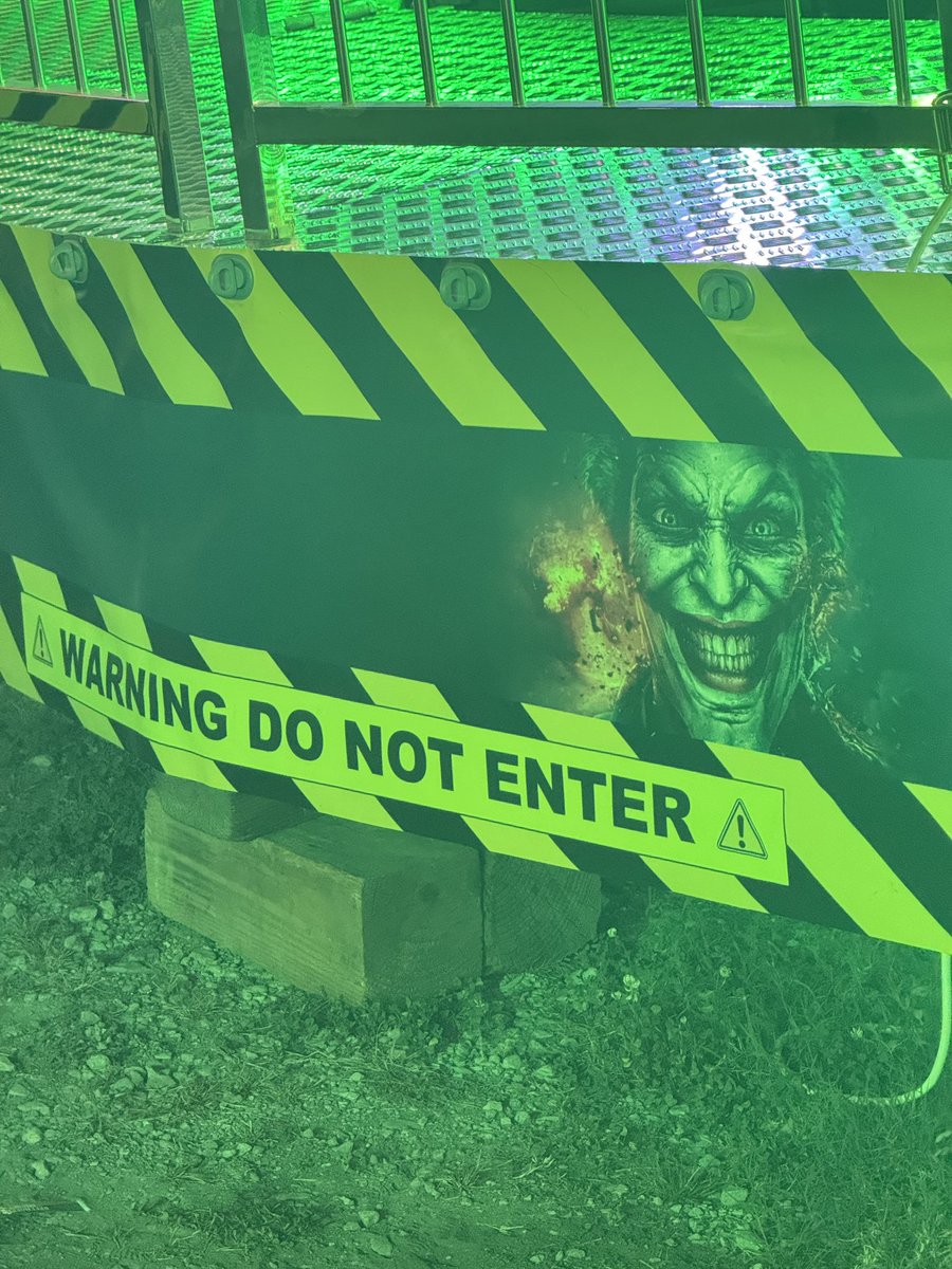 niceupdog's tweet photo. the fucking joker was at the fair too https://t.co/7KAWBtOX9m