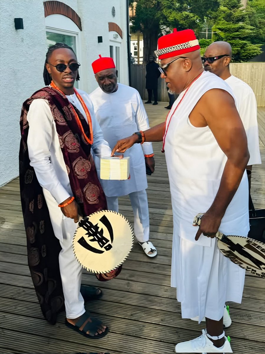 Teamgyokeres's tweet image. Eberechi Eze is the simplest and most wholesome guy in Football Today.

A Thread 😂♥️