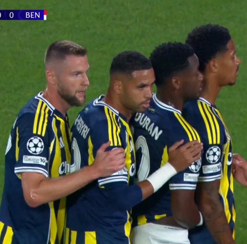 xFuxuryy's tweet photo. #FBvSLB

Neyi düşündünüz burda 😆😆😆😆 https://t.co/2ag92bJAqA